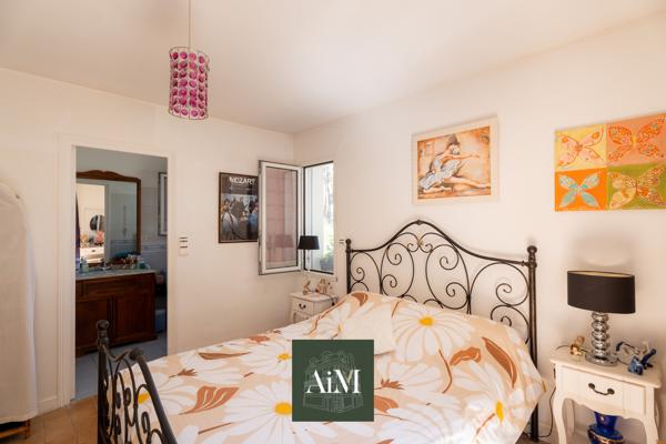 Maison contemporaine à vendre à Vannes Ouest – 250 m² – Piscine intérieure – Jardin arboré
