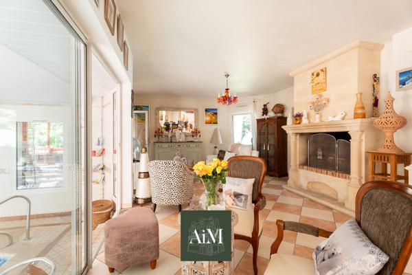 Maison contemporaine à vendre à Vannes Ouest – 250 m² – Piscine intérieure – Jardin arboré