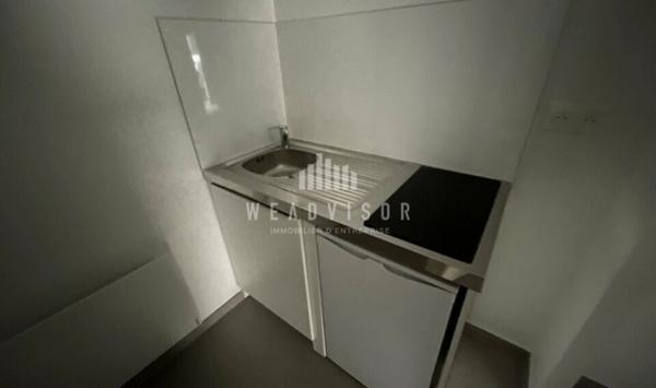 A LOUER : LOCAL PROFESSIONNEL D'ENVIRON 29 M² AU REZ DE CHAUSSÉE AVEC STATIONNEMENT