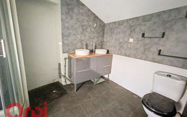 Maison à vendre    1 pièce •  Montvicq