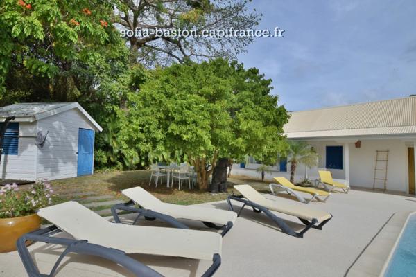 Superbe villa de 345 m² habitables avec piscine et annexes - terrain plat de 2 207 m², à vendre 5/6 pièces LE DIAMANT (972)