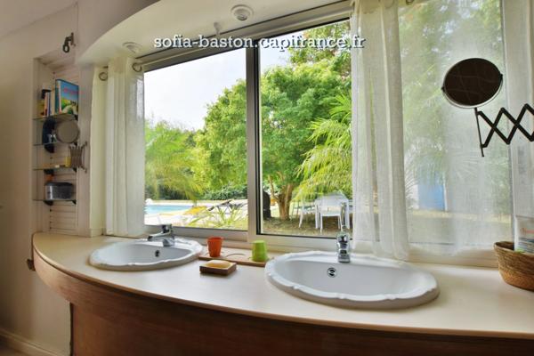 Superbe villa de 345 m² habitables avec piscine et annexes - terrain plat de 2 207 m², à vendre 5/6 pièces LE DIAMANT (972)