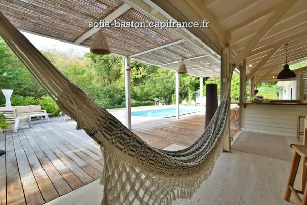 Superbe villa de 345 m² habitables avec piscine et annexes - terrain plat de 2 207 m², à vendre 5/6 pièces LE DIAMANT (972)