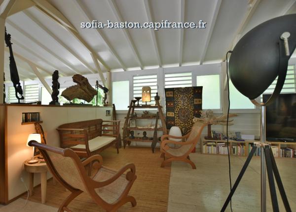 Superbe villa de 345 m² habitables avec piscine et annexes - terrain plat de 2 207 m², à vendre 5/6 pièces LE DIAMANT (972)