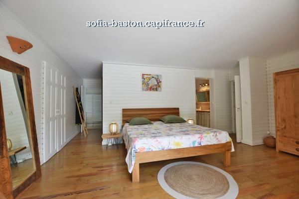 Superbe villa de 345 m² habitables avec piscine et annexes - terrain plat de 2 207 m², à vendre 5/6 pièces LE DIAMANT (972)