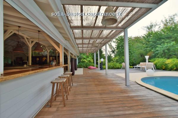 Superbe villa de 345 m² habitables avec piscine et annexes - terrain plat de 2 207 m², à vendre 5/6 pièces LE DIAMANT (972)