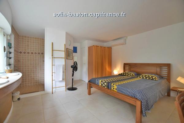 Superbe villa de 345 m² habitables avec piscine et annexes - terrain plat de 2 207 m², à vendre 5/6 pièces LE DIAMANT (972)