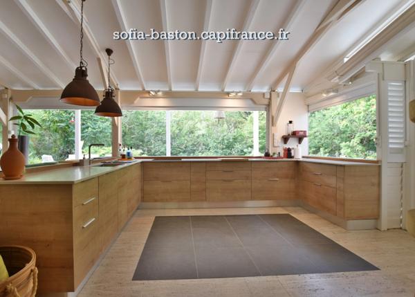 Superbe villa de 345 m² habitables avec piscine et annexes - terrain plat de 2 207 m², à vendre 5/6 pièces LE DIAMANT (972)