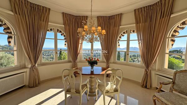 A vendre, Côte d'Azur, Mougins Village - Propriété avec vue mer panoramique