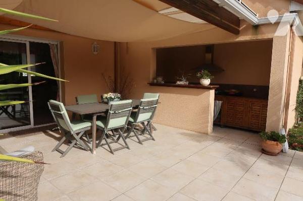 Prox CENTRE-VILLE, dans impasse, PAVILLON de 2008 163m2 habitables, entièrement de plain-pied, ...