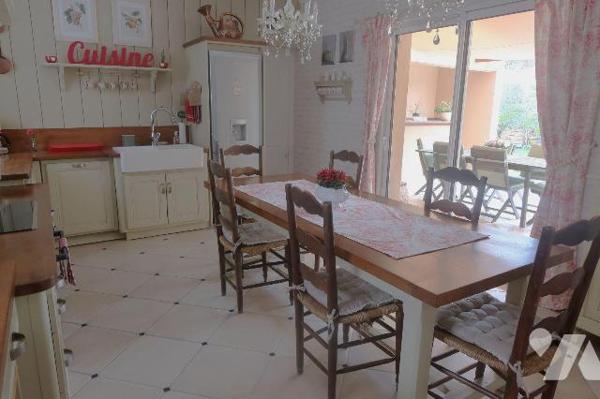 Prox CENTRE-VILLE, dans impasse, PAVILLON de 2008 163m2 habitables, entièrement de plain-pied, ...