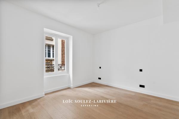 Paris (75015) Maison ancienne entièrement rénovée en plein coeur du 15ème Arrondissement / Proche de la Rue du Commerce