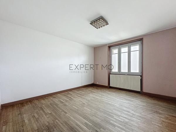 Sermoyer (01190) Vivez grand dans une commune paisible : maison avec jardin, dépendances et combles aménageables