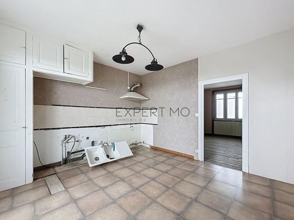 Sermoyer (01190) Vivez grand dans une commune paisible : maison avec jardin, dépendances et combles aménageables