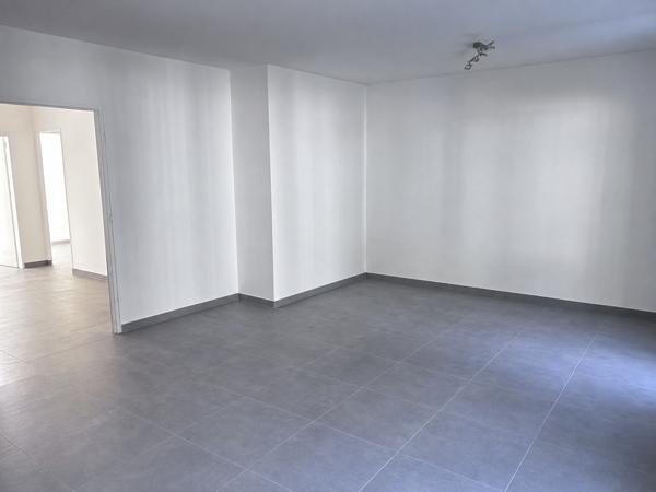 Appartement
         4 pièces
        - 87 m² Exclusivité 372 000 € *