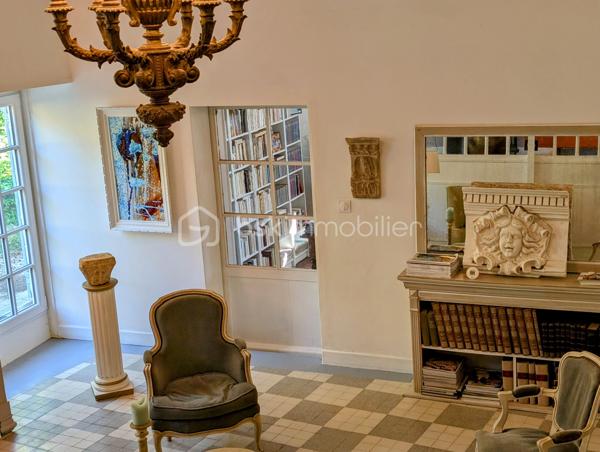 Maison de 296,70 m²