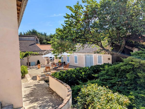 Maison de 296,70 m²