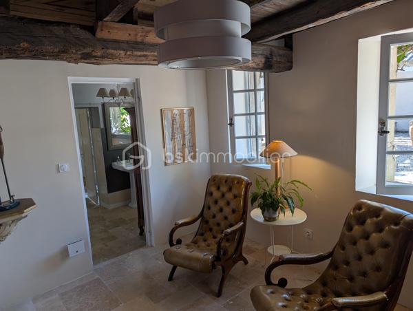 Maison de 296,70 m²