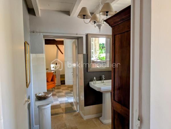 Maison de 296,70 m²