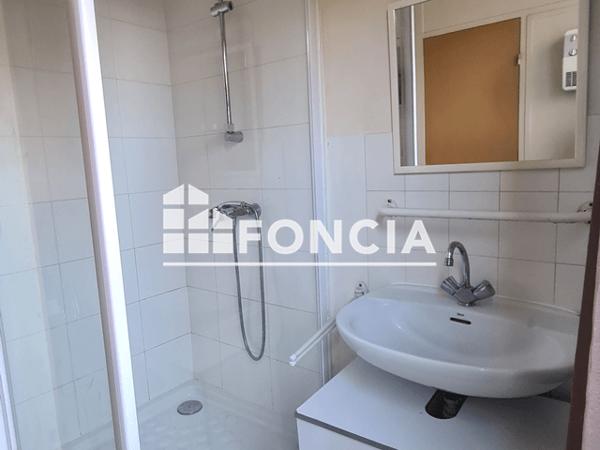 Location Studio meublé 24.49 m² - 32 RUE ST JACQUES Grenoble 38000