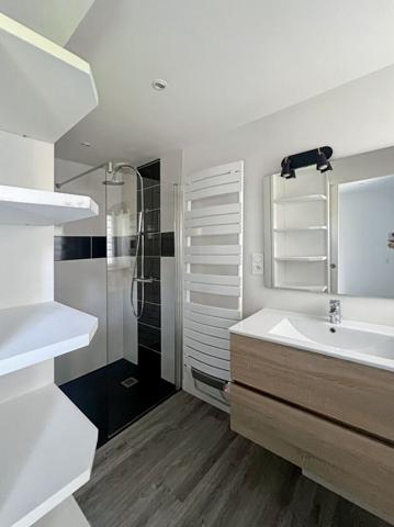 Ploeren, bus et commerces à pieds, Vannes à quelques minutes