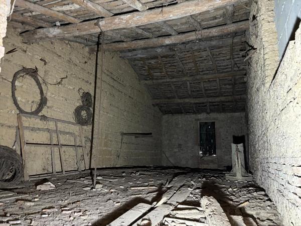 Bâtiment à usage de remise avec jardin, proche des commodités