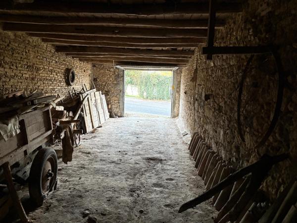 Bâtiment à usage de remise avec jardin, proche des commodités