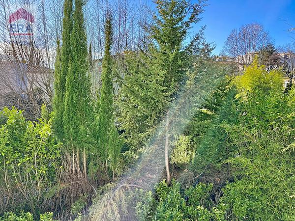 EXCLUSIVITE Appartement residence de 2024  3 chambres terrasse garage double en sous sol