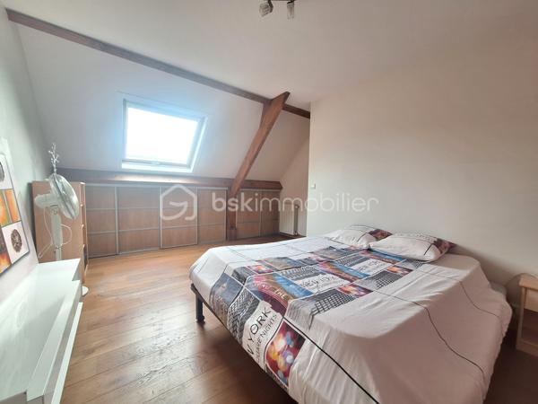 Dans une impasse au calme mais proche de toutes commodités maison individuelle, comprenant au RDC : entrée avec placard, séjour/salle à manger avec cheminée insert, cuisine aménagée et équipée, chambre avec placard, salle d’eau, WC, garage avec espace buanderie.
A l’étage palier avec rangements desservant 3 grandes chambres dont 2 avec placards, salle de bains avec WC, greniers.
Le tout sur un magnifique terrain de 724m² avec sa terrasse, son terrain de pétanque et cabane de jardin.
A  visiter sans tarder coup de cœur assuré.