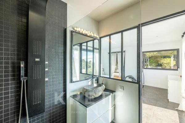 Maison contemporaine en coeur de calanque