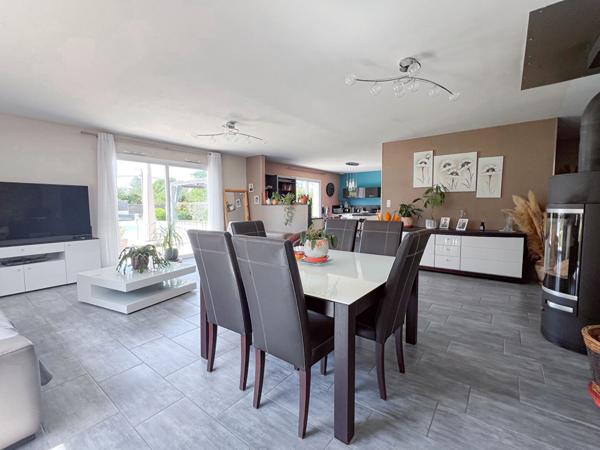 Maison contemporaine 4 chambres+bureau avec piscine à Les Garennes sur Loire