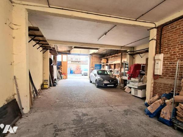LOOS immeuble à usage commercial et d'habitation avec parking