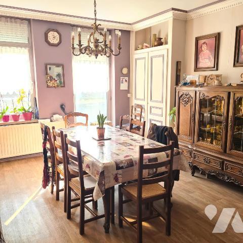 LOOS immeuble à usage commercial et d'habitation avec parking