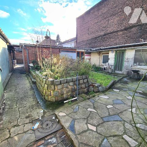 LOOS immeuble à usage commercial et d'habitation avec parking