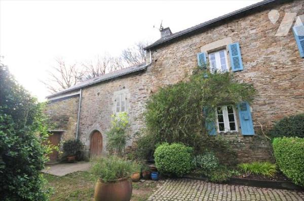 Charme et authenticité pour cet ancien moulin rénové. Amoureux de vieilles pierres, de nature e...