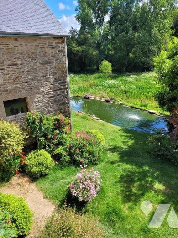 Charme et authenticité pour cet ancien moulin rénové. Amoureux de vieilles pierres, de nature e...