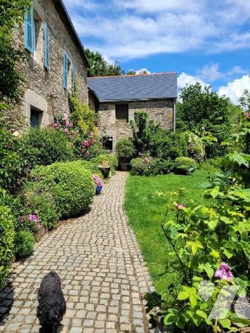 Charme et authenticité pour cet ancien moulin rénové. Amoureux de vieilles pierres, de nature e...