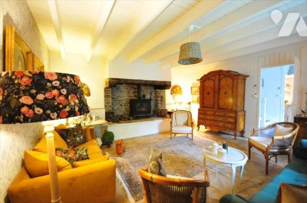 Charme et authenticité pour cet ancien moulin rénové. Amoureux de vieilles pierres, de nature e...