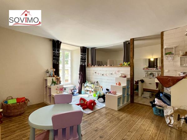 AU COEUR D'UN VILLAGE TOURISTIQUE, CHARMANTE MAISON DE CARACTÈRE RÉNOVEE AVEC COUR ET JARDINET