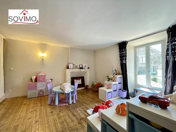 AU COEUR D'UN VILLAGE TOURISTIQUE, CHARMANTE MAISON DE CARACTÈRE RÉNOVEE AVEC COUR ET JARDINET
