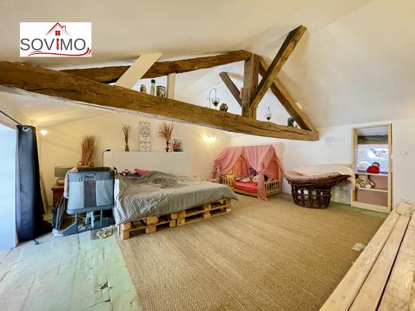 AU COEUR D'UN VILLAGE TOURISTIQUE, CHARMANTE MAISON DE CARACTÈRE RÉNOVEE AVEC COUR ET JARDINET