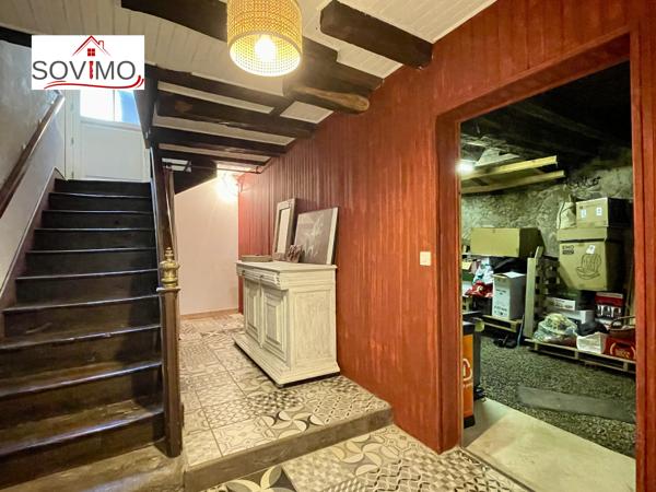 AU COEUR D'UN VILLAGE TOURISTIQUE, CHARMANTE MAISON DE CARACTÈRE RÉNOVEE AVEC COUR ET JARDINET