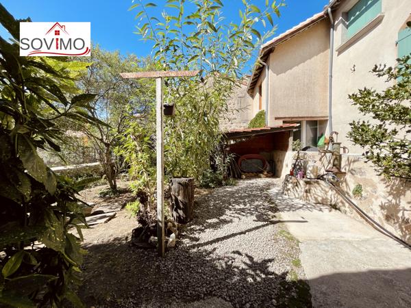 AU COEUR D'UN VILLAGE TOURISTIQUE, CHARMANTE MAISON DE CARACTÈRE RÉNOVEE AVEC COUR ET JARDINET