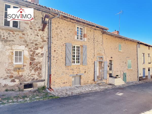 AU COEUR D'UN VILLAGE TOURISTIQUE, CHARMANTE MAISON DE CARACTÈRE RÉNOVEE AVEC COUR ET JARDINET