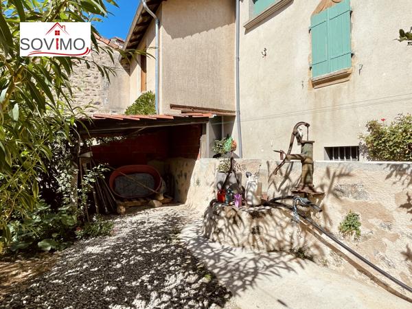 AU COEUR D'UN VILLAGE TOURISTIQUE, CHARMANTE MAISON DE CARACTÈRE RÉNOVEE AVEC COUR ET JARDINET