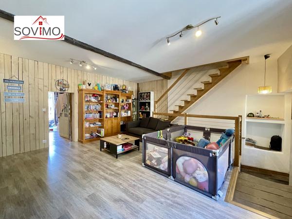 AU COEUR D'UN VILLAGE TOURISTIQUE, CHARMANTE MAISON DE CARACTÈRE RÉNOVEE AVEC COUR ET JARDINET