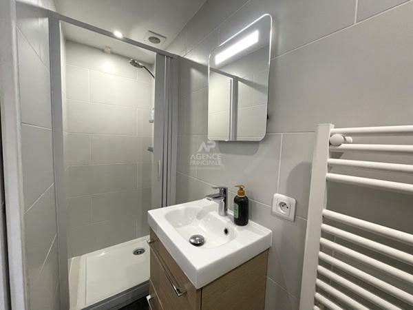 Appartement Chaville 1 pièce(s) 18.83 m2 Loyer 800 €/mois charges comprises **  - Référence  708-C