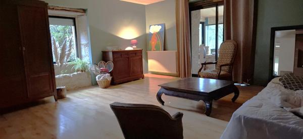 A vendre LIMEYRAT (24), maison de 172 m2 sur un terrain de 2300 m2.