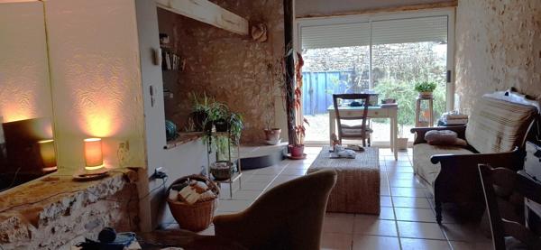 A vendre LIMEYRAT (24), maison de 172 m2 sur un terrain de 2300 m2.