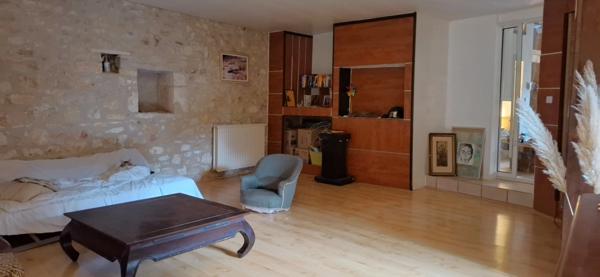 A vendre LIMEYRAT (24), maison de 172 m2 sur un terrain de 2300 m2.